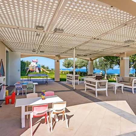 Carme Hotell Adelianos Kampos