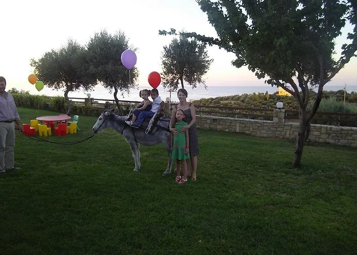 Carme Аделианос Кампос